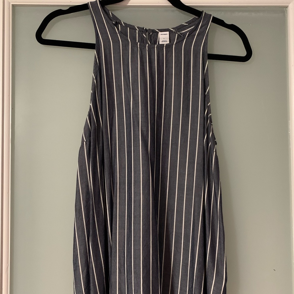 High neck flowy tank top!